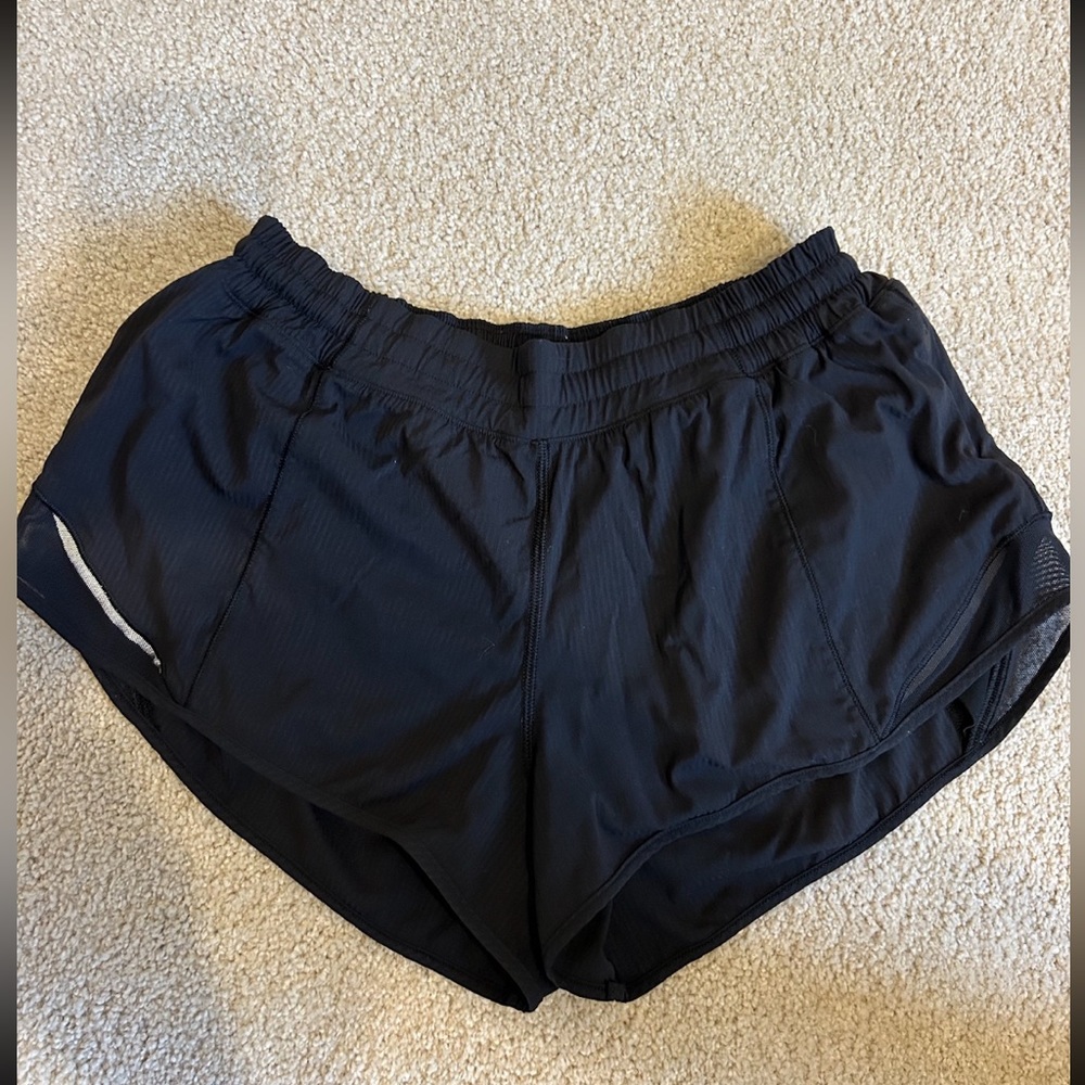 Lululemon hotty hot shorts 2.5 inch